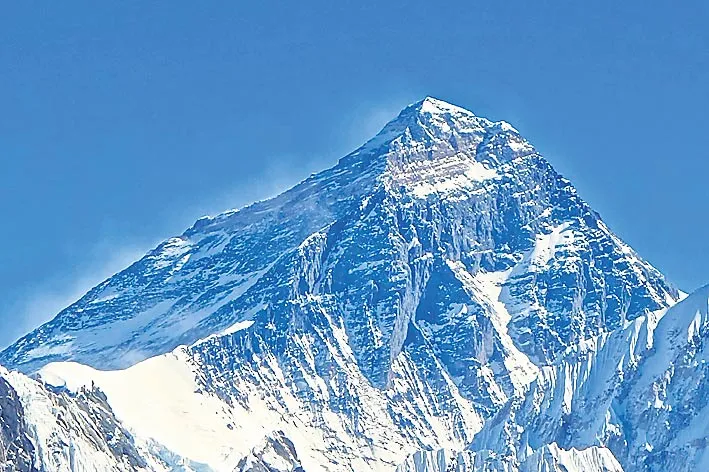 Nepal Says Everest Rules Might Change After Traffic Jams and Deaths - Sakshi