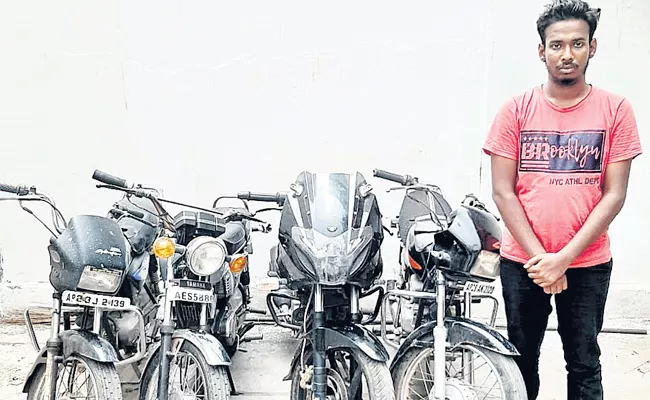 Bike robbery Gang Arrest in Hyderabad - Sakshi