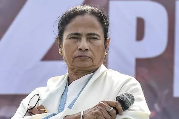 Varanasi Priest Sends Ramcharitmanas To Mamata Banerjee - Sakshi