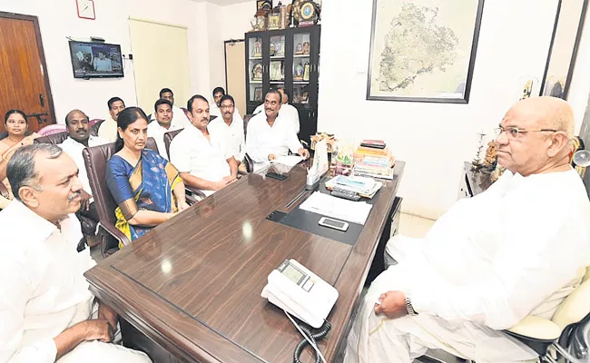 Telangana Congress Party MLAs Meet To Speaker - Sakshi