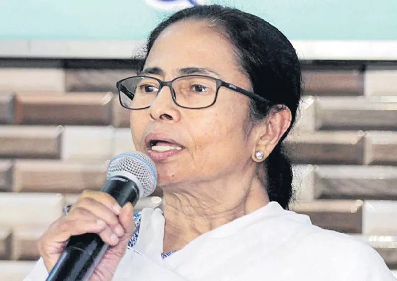 Mamata Banerjee refuses to attend Niti Aayog meet - Sakshi