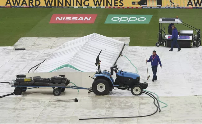 Pakistan And Sri Lanka match delayed by rain - Sakshi