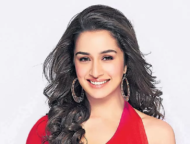 Shraddha Kapoor jets off to Hyderabad for shooting of  Saaho - Sakshi