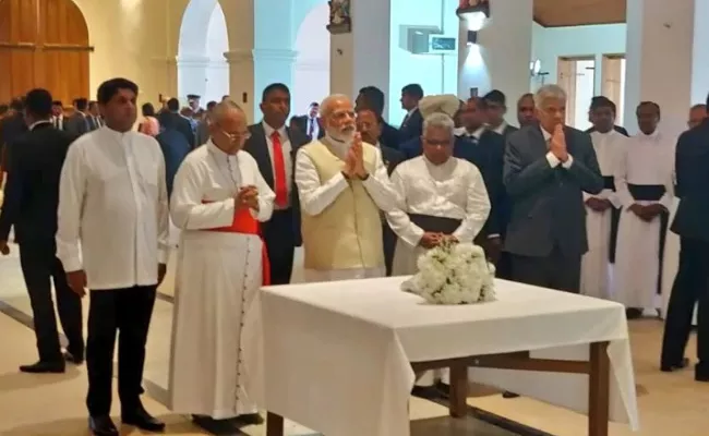 Narendra Modi Visits Bombed Sri Lanka Church - Sakshi