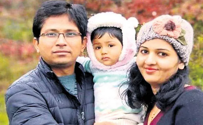  Karnataka Techie And His Daughter killed In America road Accident - Sakshi