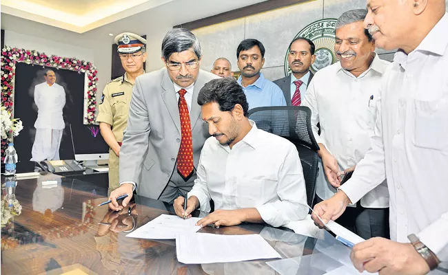 YS Jagan mohan Reddy expands his cabinet - Sakshi