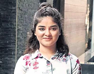 Dangal star Zaira Wasim quits acting, says it interferes with her faith - Sakshi