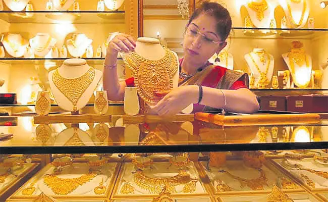 Gold Prices Fortify in International Market - Sakshi