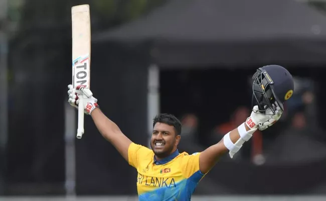 Avishka Fernandos maiden ton lifts Srilanka to 338 - Sakshi