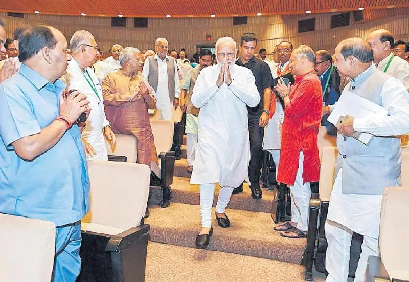 PM Narendra Modi asks BJP MPs for 'padayatra' on Gandhi birthday - Sakshi