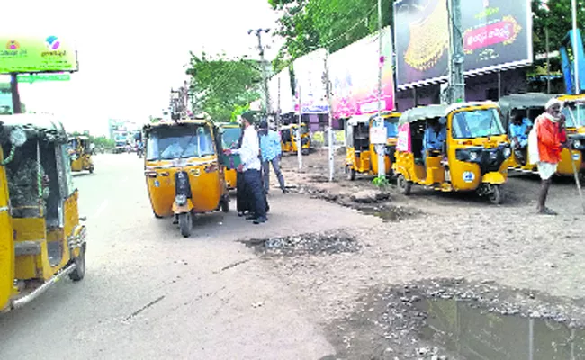 Ramagundam Police Commissionerate Taken Action On Illegal autos - Sakshi