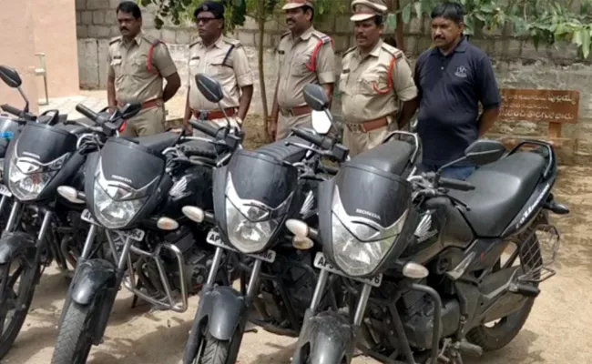 Nandigama Police Arrest Bike Thief - Sakshi