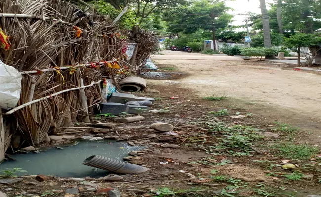 People Facing Underground Drainage Water Problem In East Godavari - Sakshi