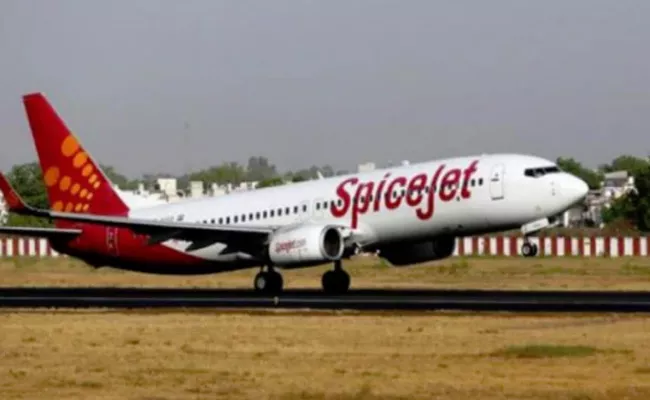 SpiceJet Technician Dies In Freak Accident In Kolkata - Sakshi