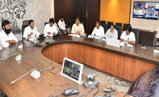 CM YS Jagan Video Conference Over Spandana Program - Sakshi