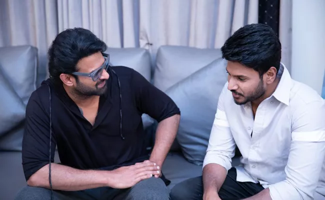 Prabhas Buys Ninu veedani needanu nene Movie First Ticket - Sakshi