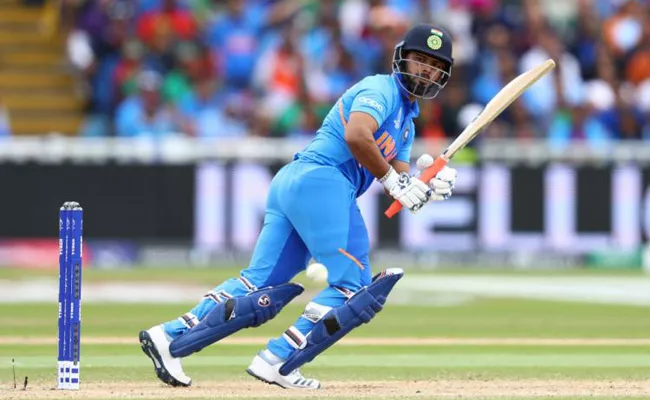 Yuvraj Singh Defends Rishabh Pant After Kevin Pietersen criticism - Sakshi