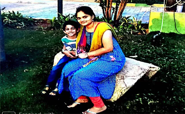 Mother And Children Missing In Visakhapatnam - Sakshi