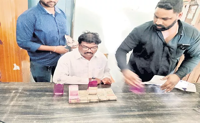 ACB  Arrested VRO In Rangareddy - Sakshi