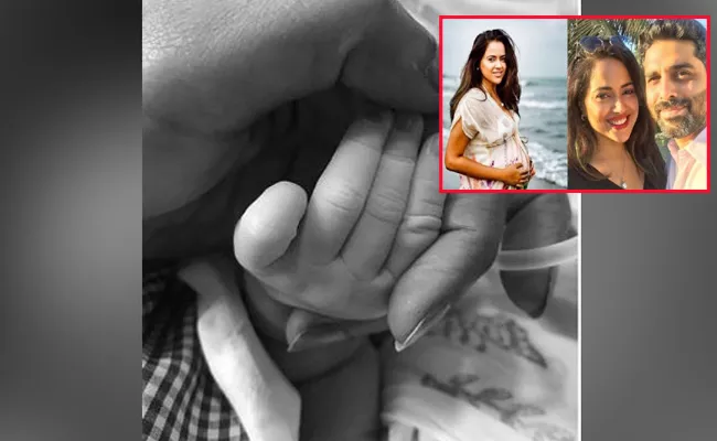 Sameera Reddy gives birth to a baby girl - Sakshi