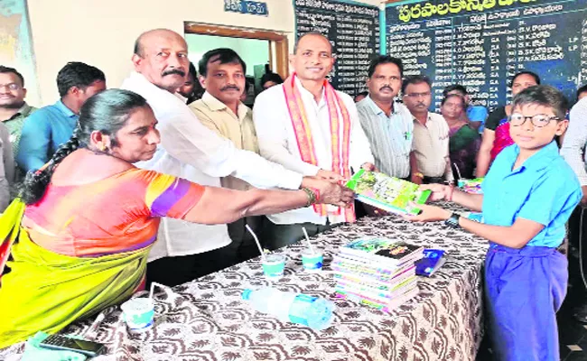 Gopireddy-Srinivas-Reddy Says,Please Come With Notebooks Instead Of Bokeh In Narsaraopeta - Sakshi