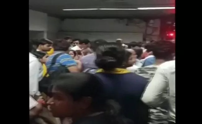 Passenger Dies After Hand Struck In Kolkata Metro Door - Sakshi