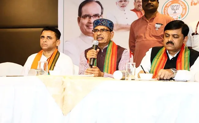 Shivraj Singh Chouhan Press Meet At Vijayawada - Sakshi