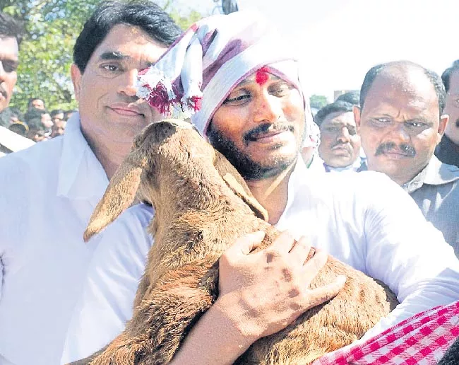 Y S Jagan Reddy to allocate Rs 15,000 cr for Backward Castes welfare - Sakshi