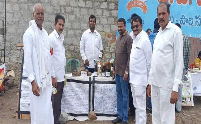 Assistant Professer Shifted To Organic Farming In Miryalaguda - Sakshi