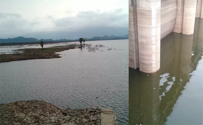 Water Level Decreased In Godavari River In karimnagar - Sakshi