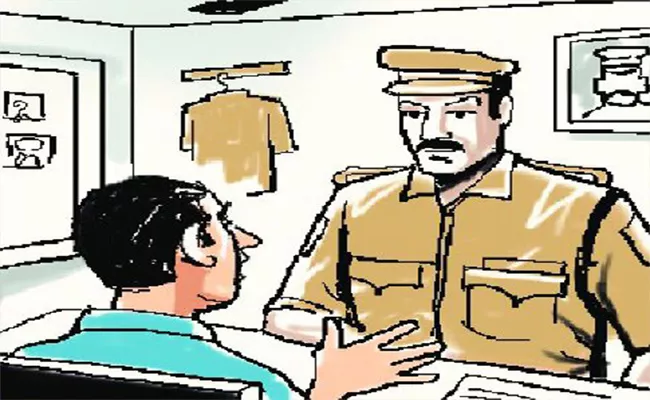 Fake Policeman Beat Up Mobile Shop Owner At Guntur - Sakshi