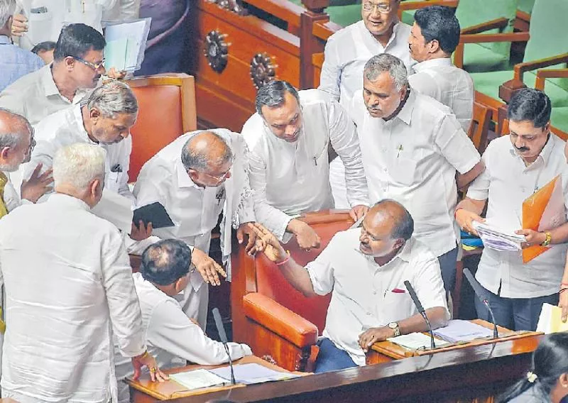 Kumaraswamy govt to face confidence motion on July 18 - Sakshi