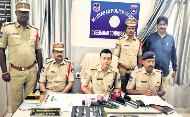 DCP Prakash-Reddy Says, ATM Robbed Gang Was Arrested In Vikarabad - Sakshi