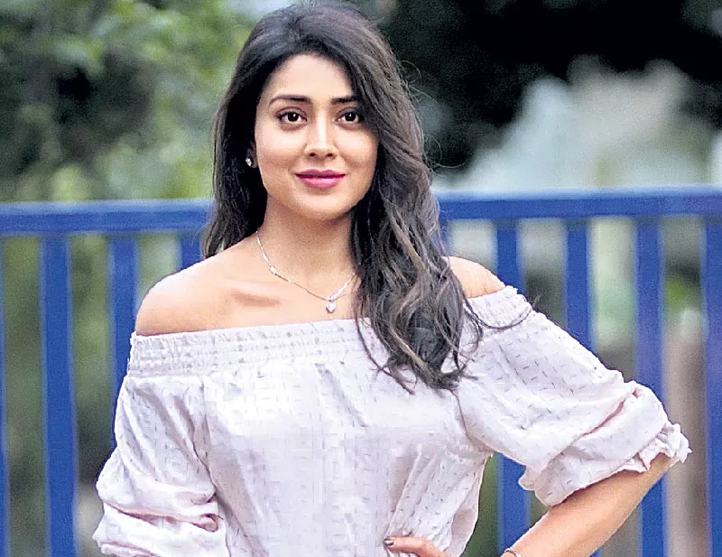 shriya tamil remake on sandakkaari - Sakshi