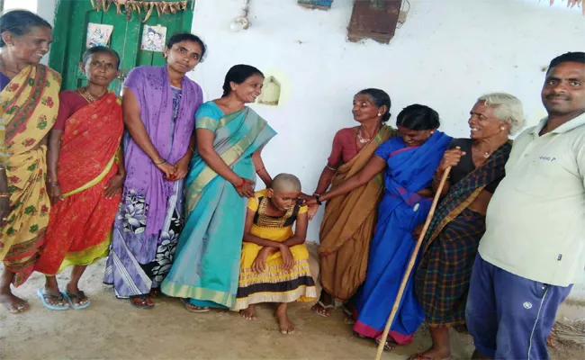 ICDS Officer Jioned Orphan In Sakhi Center - Sakshi