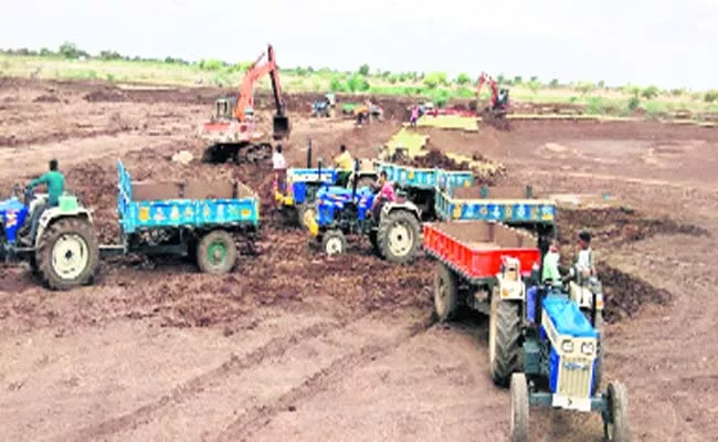 Mud Thieves in Desai Pond - Sakshi