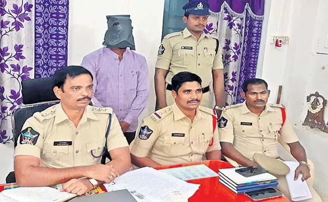 Guntur Police Arrest AP Ranji Player Nagaraju - Sakshi