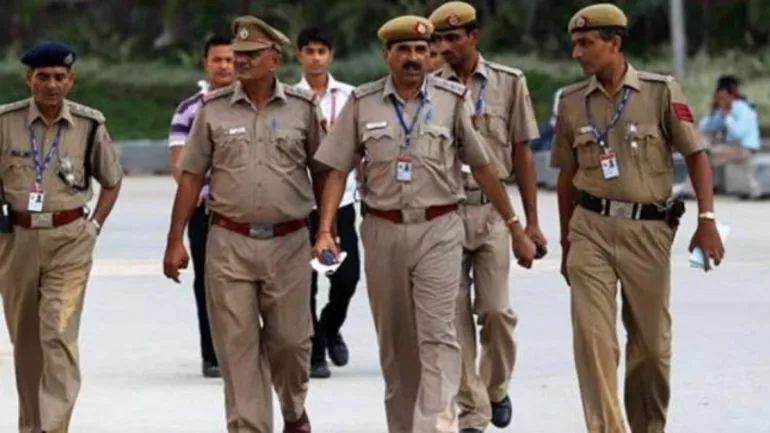 UP Police To Hand Over Girl to Kidnappers - Sakshi