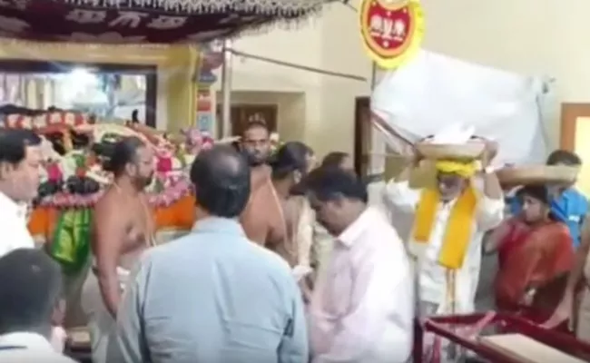 TTD Chairman YV Subba Reddy Visit Athi Varadar Temple Kanchipuram - Sakshi