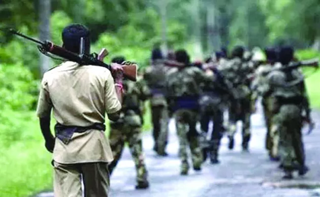 Police Cummbing In Telangana Boarder - Sakshi