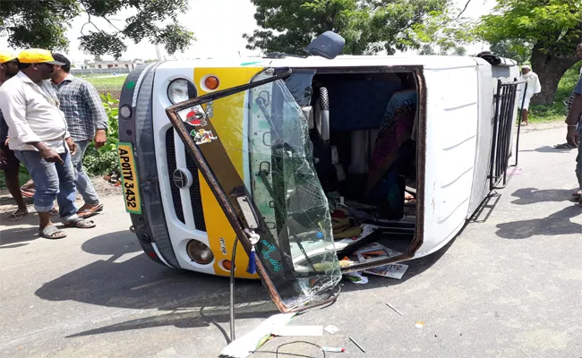 3 People Died In Road Accident In Mancherial - Sakshi