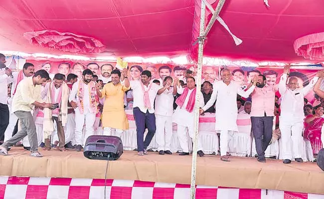 TRS Leaders Celebrate Kaleshwaram Jala Jatra At Annaram Barrage - Sakshi