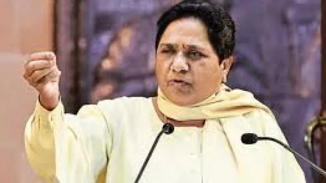 Tax Officials Attach Rs 400 Crore Plot Belonging To Mayawati Brother - Sakshi