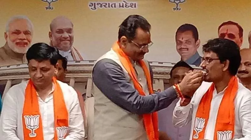 Former Gujarat Congress MLA Alpesh Thakor Aide Dhaval Sinh Zala Join BJP - Sakshi