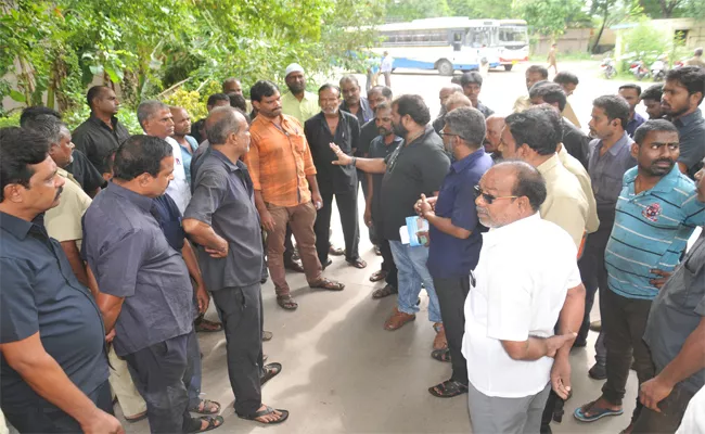 RTC Employees Protest To Remove Breath Analyzer Machine In Chittoor - Sakshi