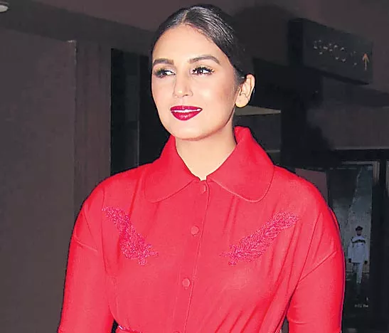 Huma Qureshi starts working on Netflix original film Army Of The Dead - Sakshi