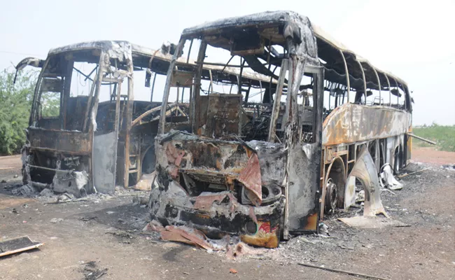 KMBT Private Travels Two Buses Were Destroyed By Fire - Sakshi