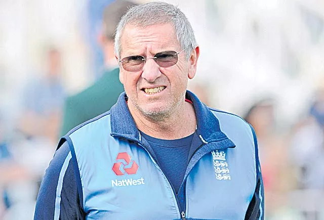 Trevor Bayliss named Sunrisers Hyderabad head coach - Sakshi