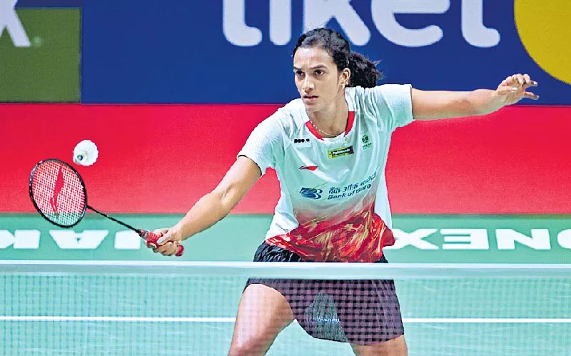 Sindhu enters Indonesia Open quarters, Srikanth ousted - Sakshi