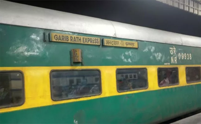 Central Government Confusion On Garib Rath Trains - Sakshi